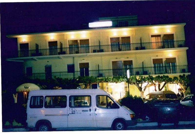 Hotel Pyrassos Néa Ankhíalos Exterior foto